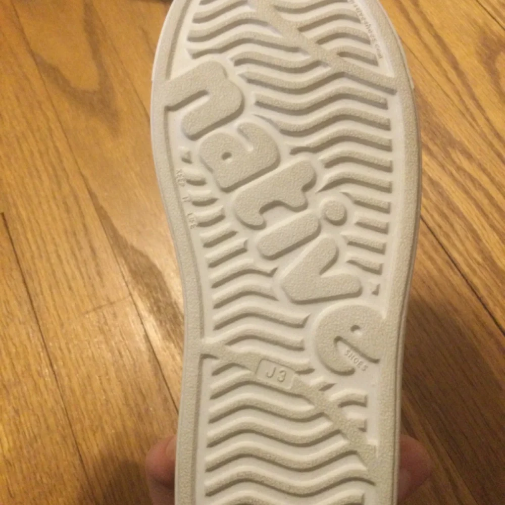 NATIVE WATER SHOES - Picture 2 of 4